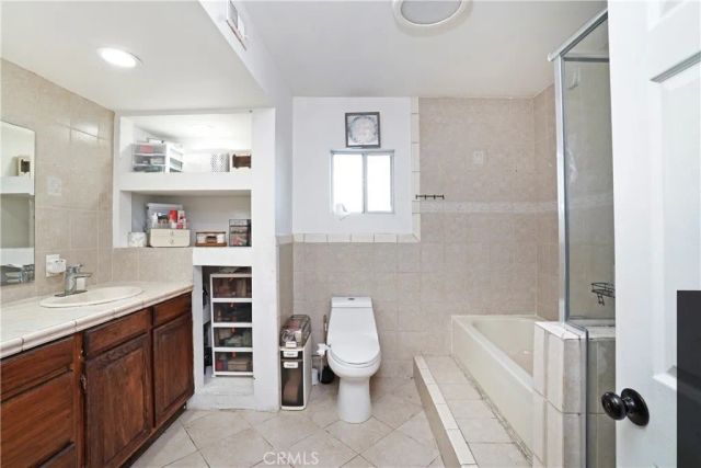 7802 Adwen, Downey, CA 90241