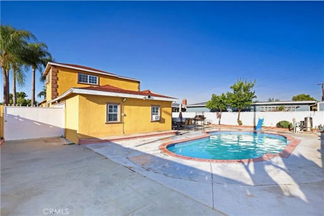 7802 Adwen, Downey, CA 90241