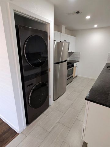 3241 S Edgefield Avenue, Dallas, TX 75224