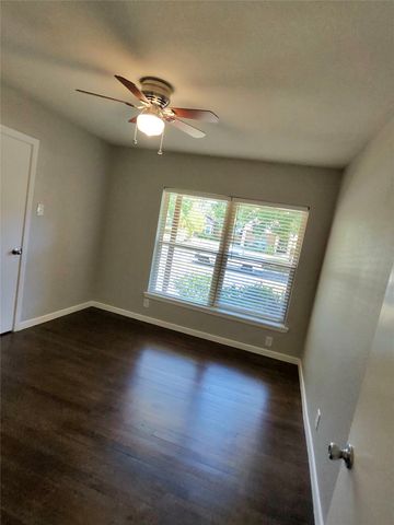 3241 S Edgefield Avenue, Dallas, TX 75224