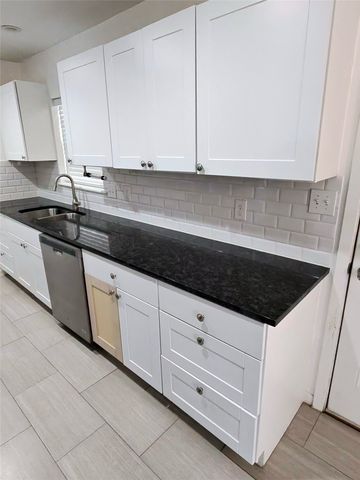 3241 S Edgefield Avenue, Dallas, TX 75224