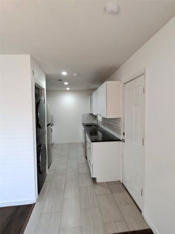 3241 S Edgefield Avenue, Dallas, TX 75224