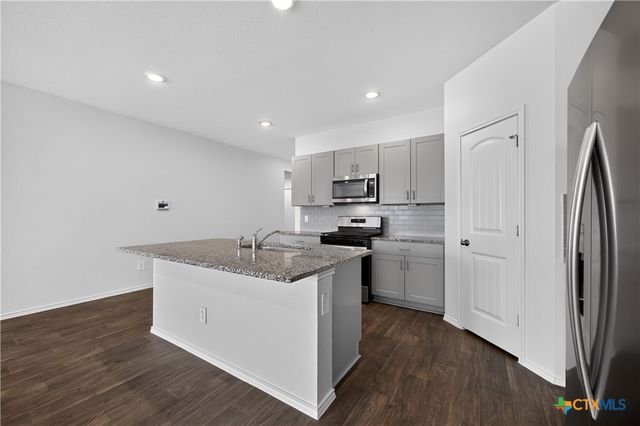 326 N Richland Drive, Lockhart, TX 78644