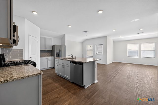 326 N Richland Drive, Lockhart, TX 78644