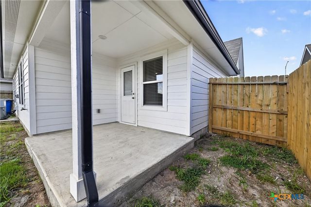 326 N Richland Drive, Lockhart, TX 78644