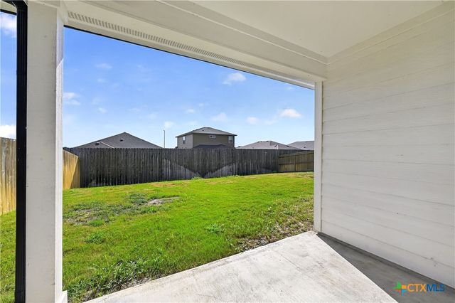 326 N Richland Drive, Lockhart, TX 78644