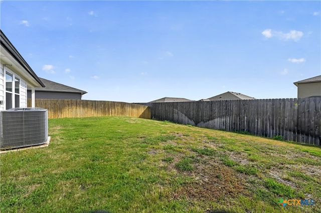 326 N Richland Drive, Lockhart, TX 78644