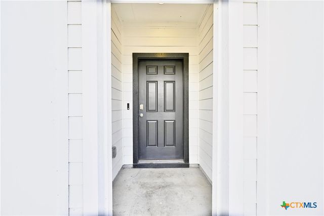 326 N Richland Drive, Lockhart, TX 78644