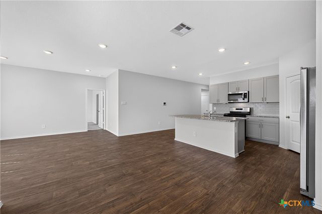 326 N Richland Drive, Lockhart, TX 78644