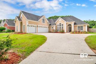 8847 S Dawes Lake Road, Mobile, AL 36619