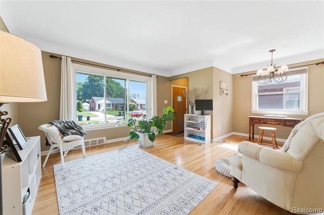 437 W Sunnybrook Drive, Royal Oak, MI 48073