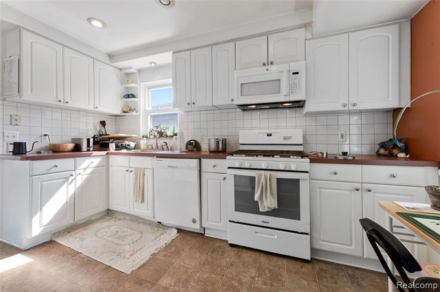 437 W Sunnybrook Drive, Royal Oak, MI 48073