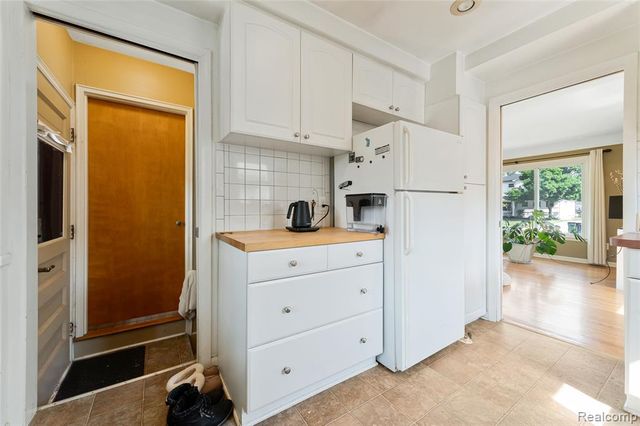 437 W Sunnybrook Drive, Royal Oak, MI 48073