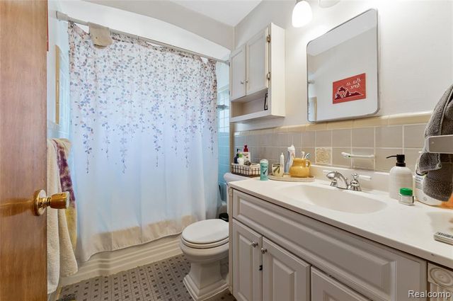 437 W Sunnybrook Drive, Royal Oak, MI 48073