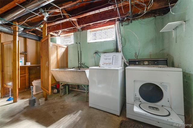 437 W Sunnybrook Drive, Royal Oak, MI 48073