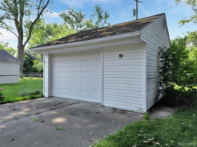 437 W Sunnybrook Drive, Royal Oak, MI 48073