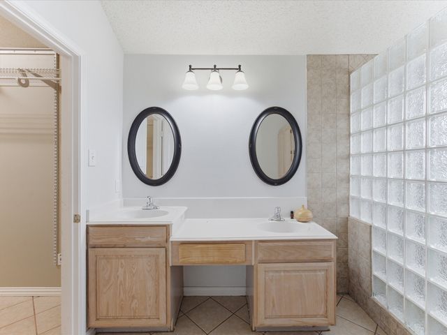 7609 Albany Lane, Arlington, TX 76002