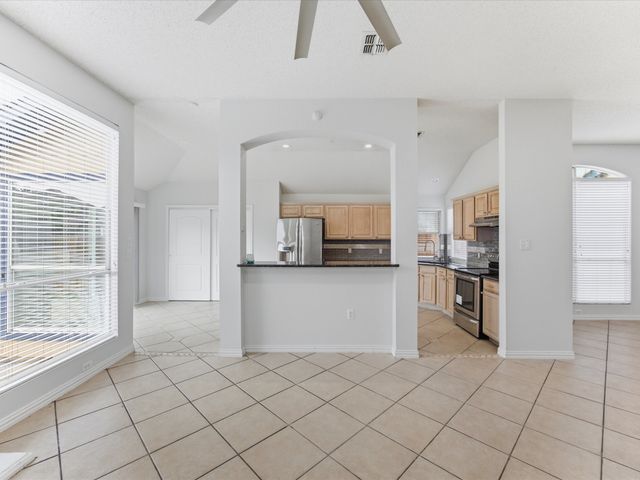 7609 Albany Lane, Arlington, TX 76002