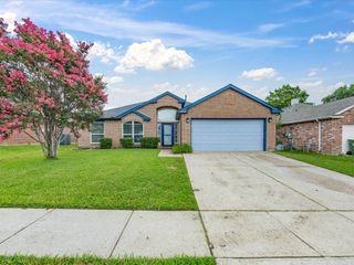 7609 Albany Lane, Arlington, TX 76002