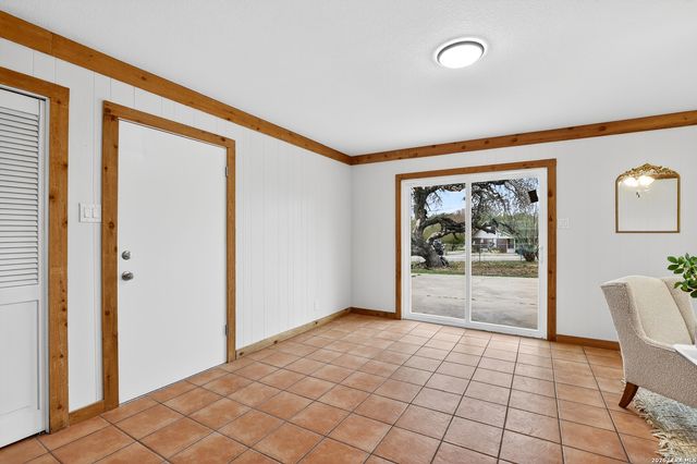 330 Chaparral, Pleasanton, TX 78064