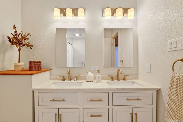 330 Chaparral, Pleasanton, TX 78064