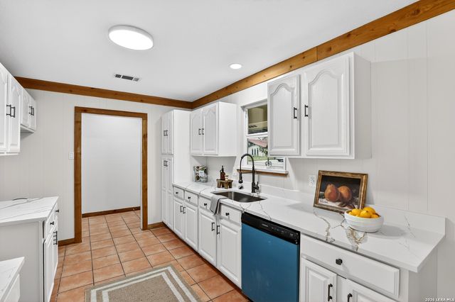 330 Chaparral, Pleasanton, TX 78064