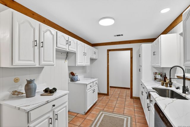 330 Chaparral, Pleasanton, TX 78064