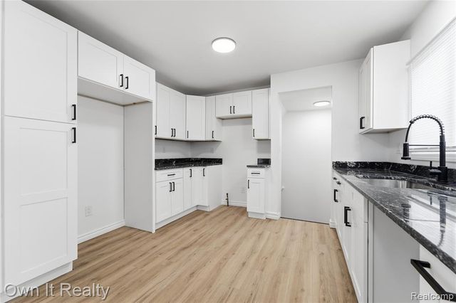 7230 Rosemont Avenue, Detroit, MI 48228