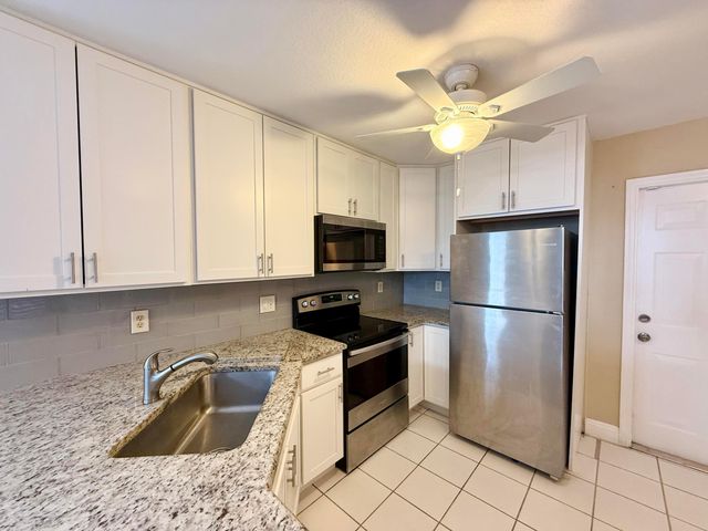 13614 Yarmouth Court, Wellington, FL 33414