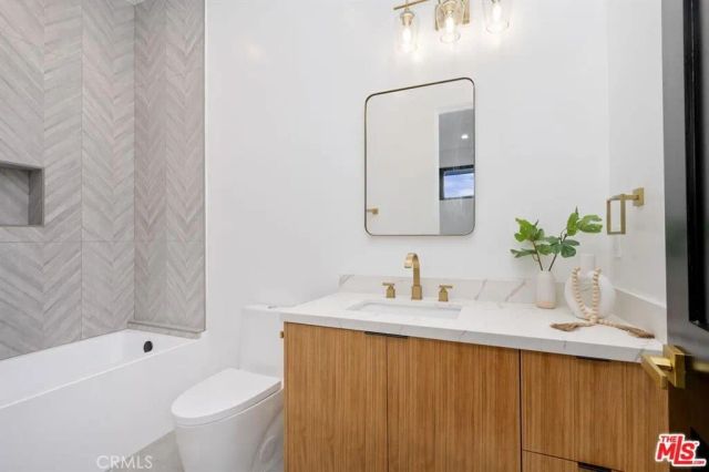 4952 Haskell Avenue, Encino, CA 91436