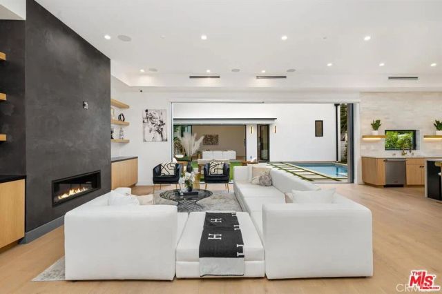 4952 Haskell Avenue, Encino, CA 91436