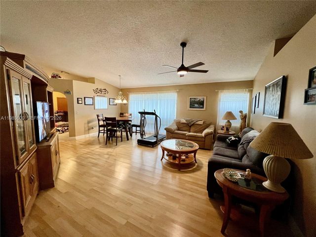 2102 NW 193rd Ave, Pembroke Pines, FL 33029