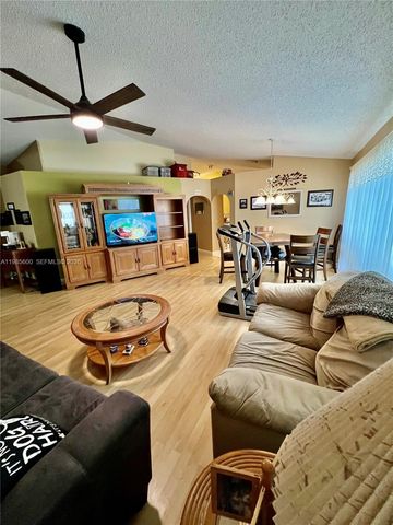 2102 NW 193rd Ave, Pembroke Pines, FL 33029