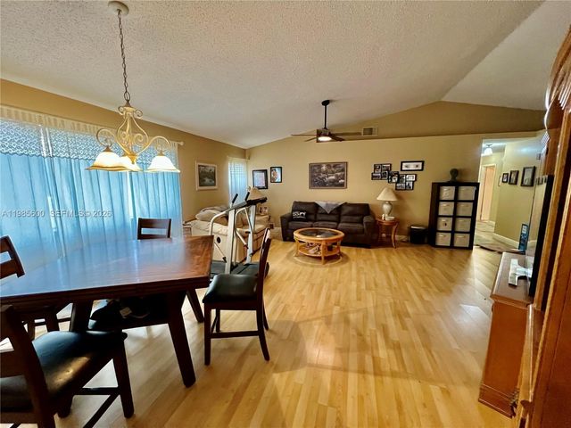 2102 NW 193rd Ave, Pembroke Pines, FL 33029