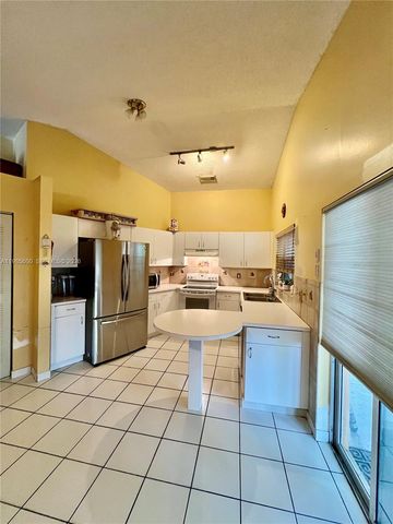 2102 NW 193rd Ave, Pembroke Pines, FL 33029