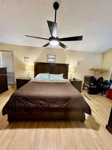 2102 NW 193rd Ave, Pembroke Pines, FL 33029