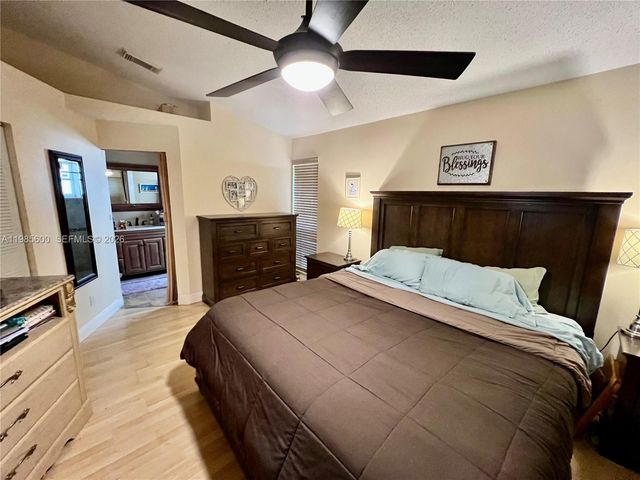 2102 NW 193rd Ave, Pembroke Pines, FL 33029