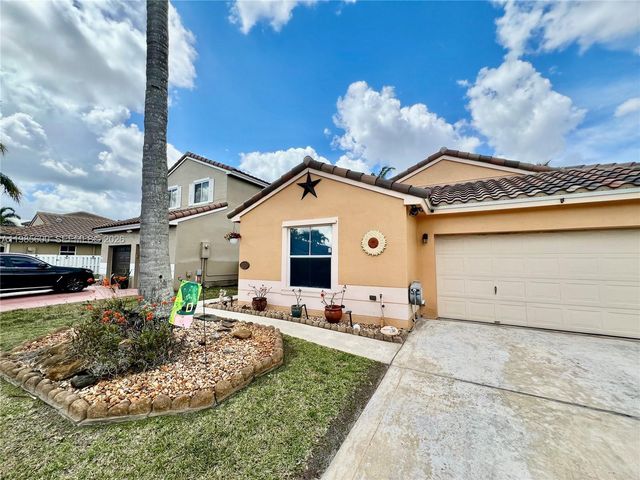 2102 NW 193rd Ave, Pembroke Pines, FL 33029