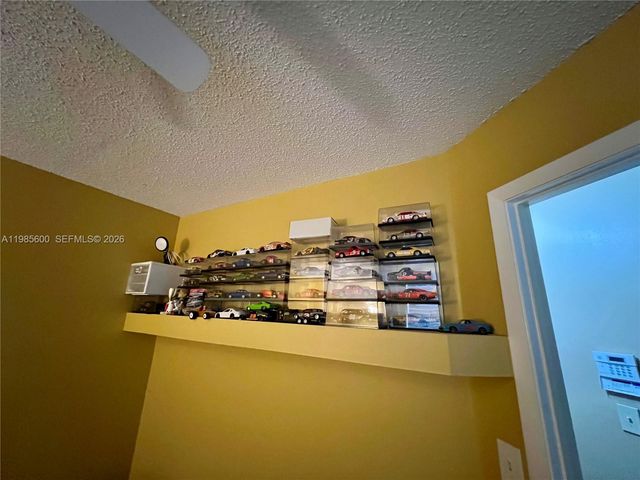 2102 NW 193rd Ave, Pembroke Pines, FL 33029