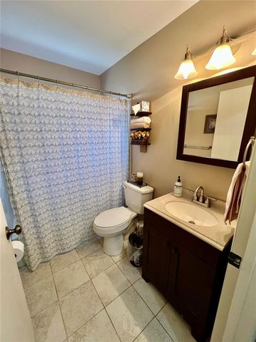 2102 NW 193rd Ave, Pembroke Pines, FL 33029