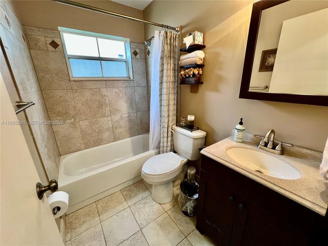 2102 NW 193rd Ave, Pembroke Pines, FL 33029