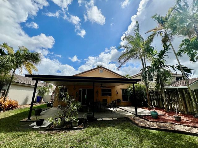 2102 NW 193rd Ave, Pembroke Pines, FL 33029