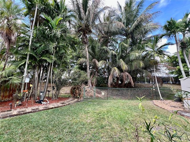 2102 NW 193rd Ave, Pembroke Pines, FL 33029