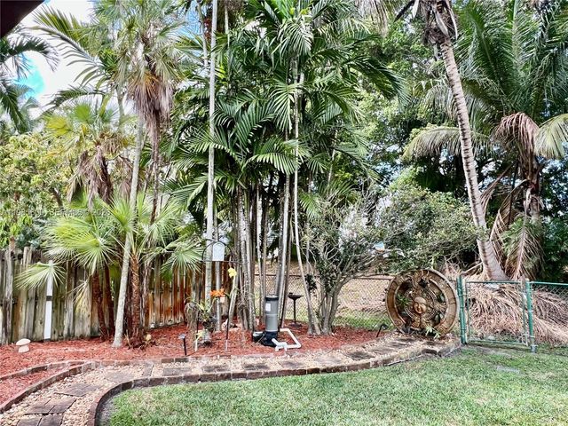 2102 NW 193rd Ave, Pembroke Pines, FL 33029