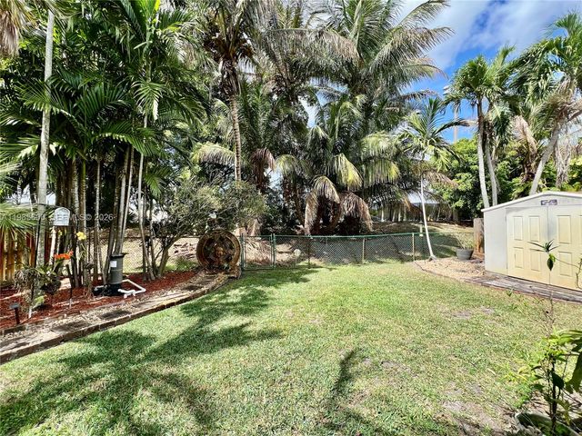 2102 NW 193rd Ave, Pembroke Pines, FL 33029