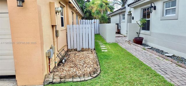 2102 NW 193rd Ave, Pembroke Pines, FL 33029