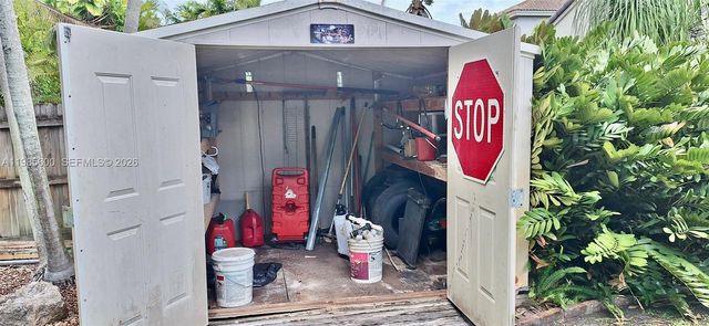 2102 NW 193rd Ave, Pembroke Pines, FL 33029