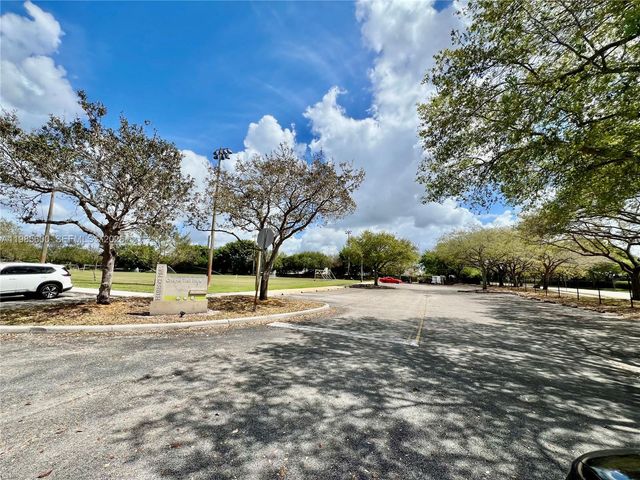 2102 NW 193rd Ave, Pembroke Pines, FL 33029