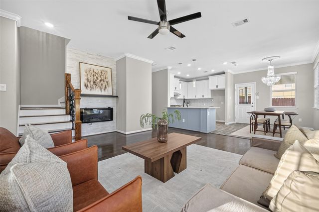 2115 Weathersfield Trace Circle, Houston, TX 77014