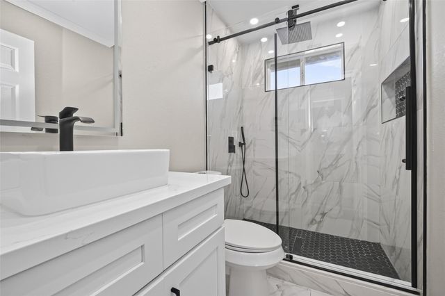 2115 Weathersfield Trace Circle, Houston, TX 77014